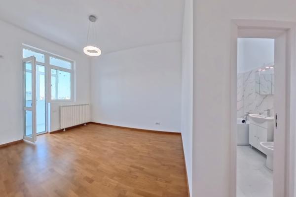 Apartament URIAS - 330 mp - 5 camere/4bai - living 140 mp -NEGOCIABIL