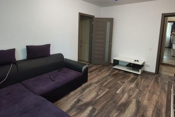 apartament 3 camere de inchiriat, zona Far
