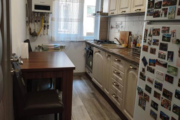 apartament 3 camere de inchiriat, zona Far