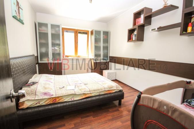 Unirii - Alba Iulia -vila LUX 2001 - S+P+2E - 10 camere -325 mp- garaj