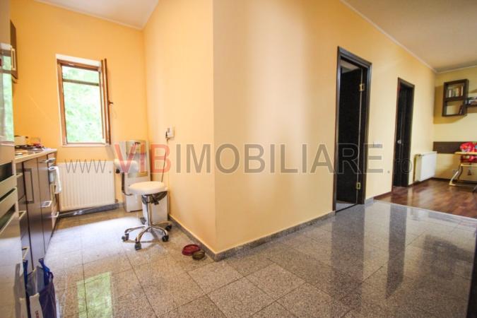 Unirii - Alba Iulia -vila LUX 2001 - S+P+2E - 10 camere -325 mp- garaj