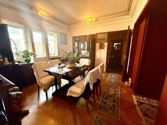 Proprietate rară lângă Piața Romană – 145 mp, clădire cu istorie, lift functional