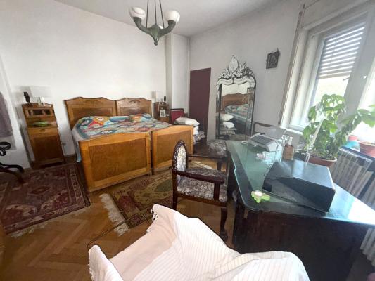 Proprietate rară lângă Piața Romană – 145 mp, clădire cu istorie, lift functional