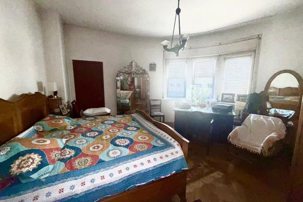 Proprietate rară lângă Piața Romană – 145 mp, clădire cu istorie, lift functional