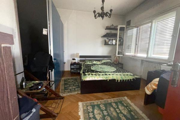 Proprietate rară lângă Piața Romană – 145 mp, clădire cu istorie, lift functional