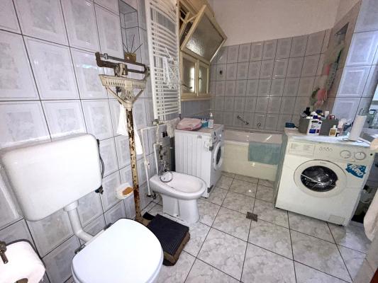 Proprietate rară lângă Piața Romană – 145 mp, clădire cu istorie, lift functional