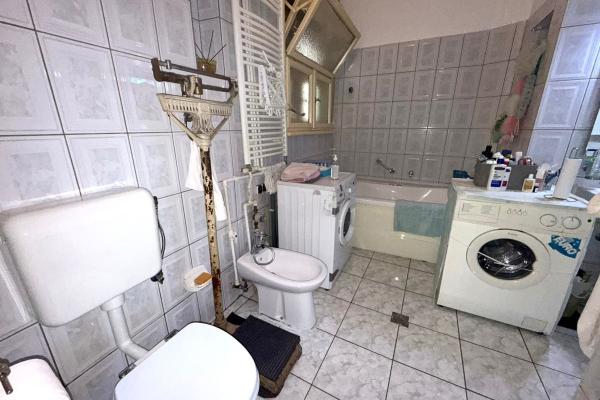 Proprietate rară lângă Piața Romană – 145 mp, clădire cu istorie, lift functional