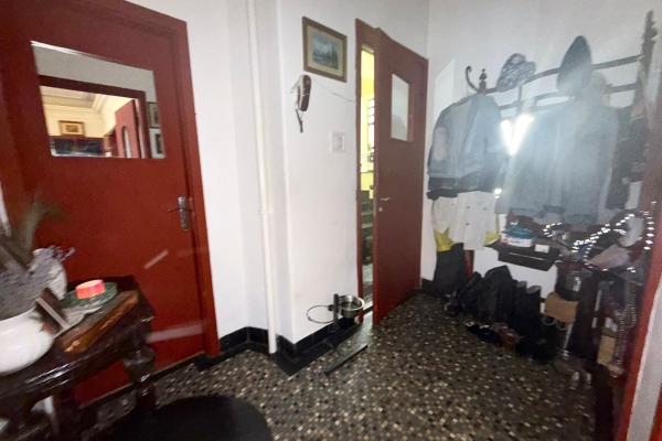 Proprietate rară lângă Piața Romană – 145 mp, clădire cu istorie, lift functional