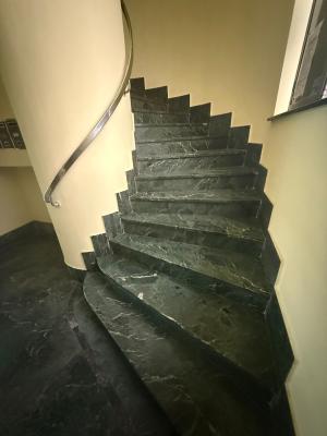 Proprietate rară lângă Piața Romană – 145 mp, clădire cu istorie, lift functional