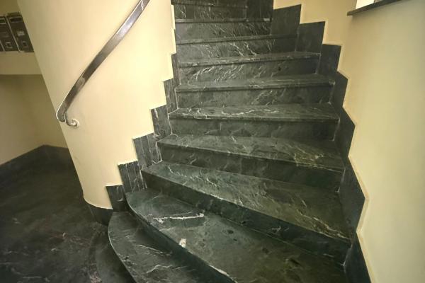 Proprietate rară lângă Piața Romană – 145 mp, clădire cu istorie, lift functional