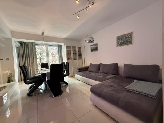 Inchiriere-Apartament 2 camere, etaj 1,ultracentral, Culturii, Baia Mare!