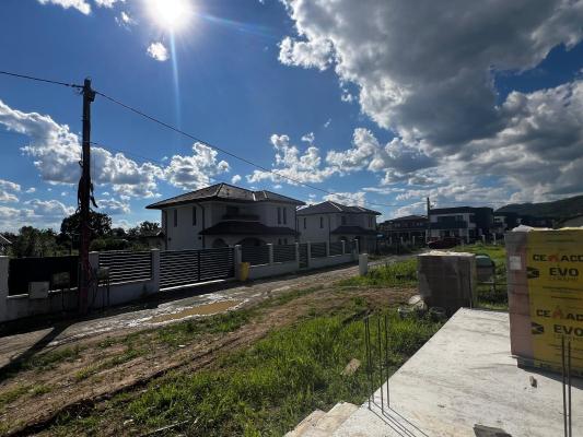 Case individuale  pe parter ,550 mp teren , Tăuții Măgherăuș ,central