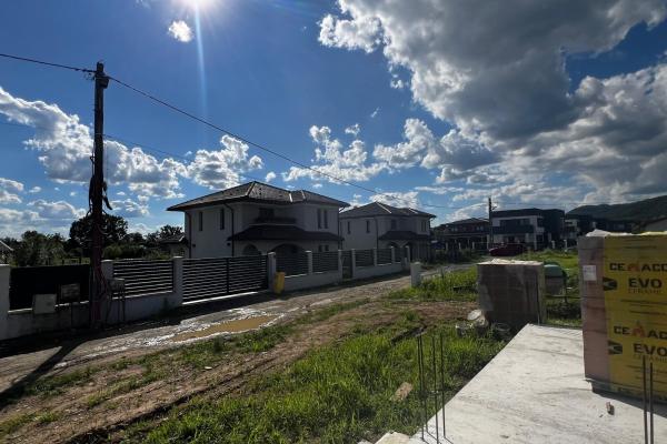 Case individuale pe parter ,550 mp teren , Tăuții Măgherăuș ,central