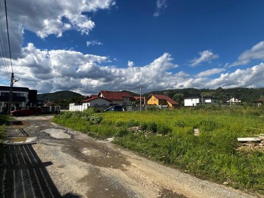 Case individuale  pe parter ,550 mp teren , Tăuții Măgherăuș ,central