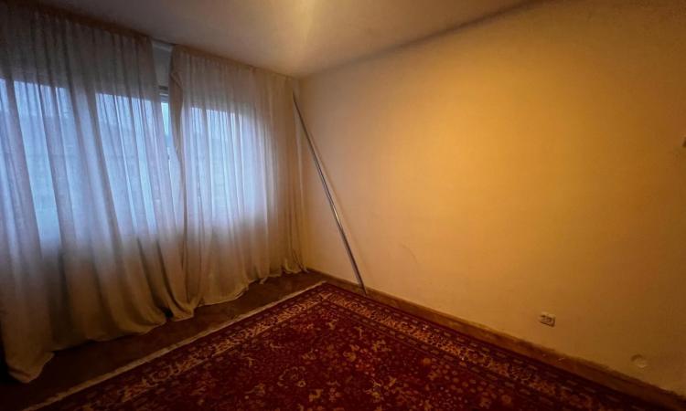 Apartament 3 camere,zona Spitalul Judetean Cuza Vodă