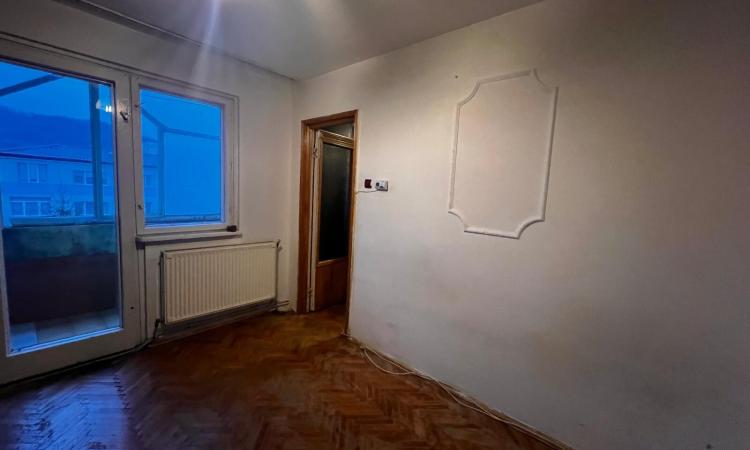 Apartament 3 camere,zona Spitalul Judetean Cuza Vodă