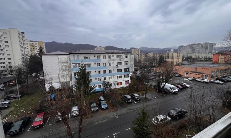 Apartament 3 camere,zona Spitalul Judetean Cuza Vodă