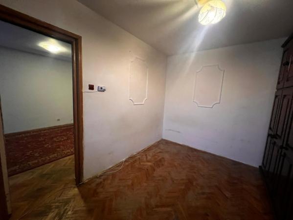 Apartament 3 camere,zona Spitalul Judetean Cuza Vodă