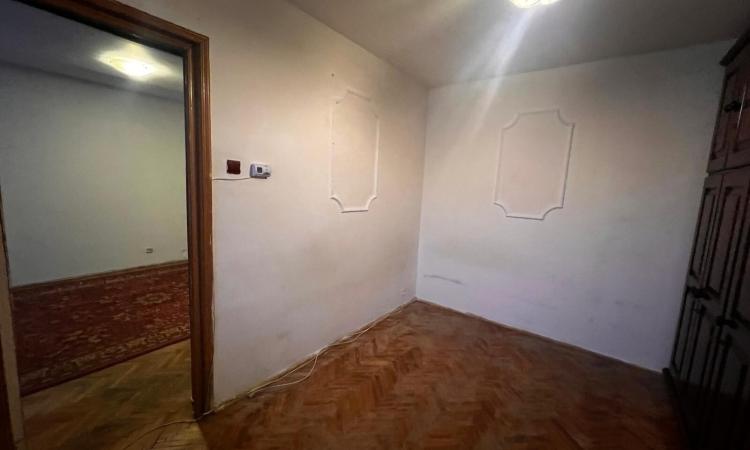 Apartament 3 camere,zona Spitalul Judetean Cuza Vodă