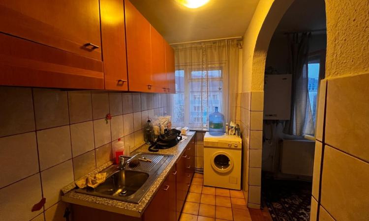 Apartament 3 camere,zona Spitalul Judetean Cuza Vodă