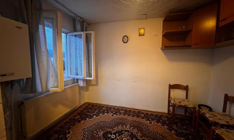 Apartament 3 camere,zona Spitalul Judetean Cuza Vodă