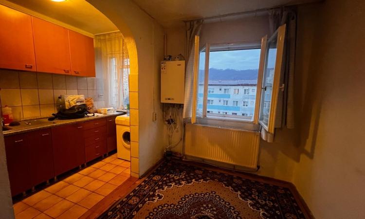 Apartament 3 camere,zona Spitalul Judetean Cuza Vodă