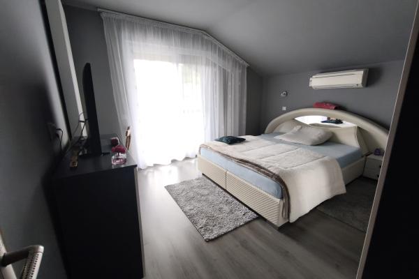 Casă modernă cu piscină, 8 ari teren – Tăuții-Măgherăuș
