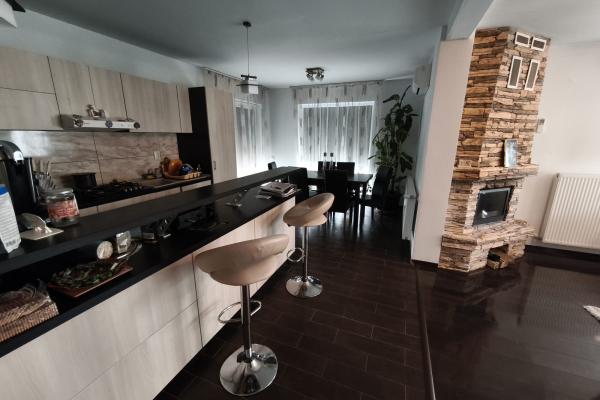 Casă modernă cu piscină, 8 ari teren – Tăuții-Măgherăuș