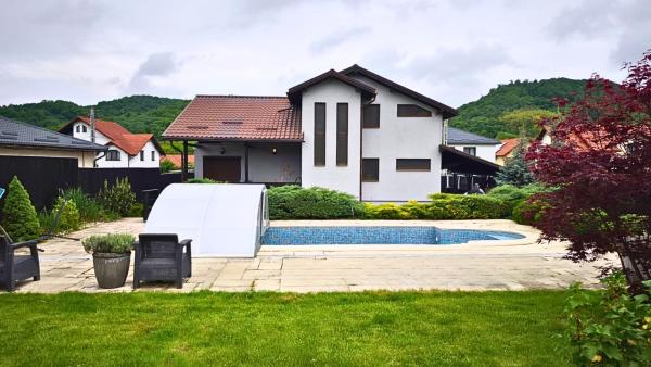 Casă modernă cu piscină, 8 ari teren  – Tăuții-Măgherăuș