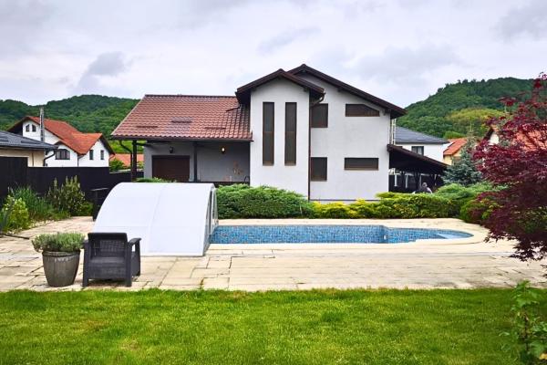 Casă modernă cu piscină, 8 ari teren – Tăuții-Măgherăuș
