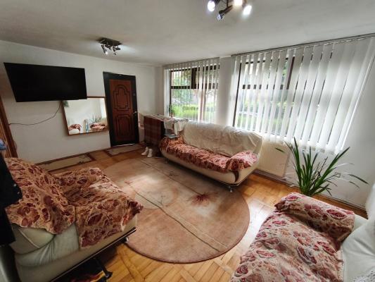 Apartament spațios cu 2 intrări, curte privată – 81 mp utili – la 50 m de Facultatea de Nord, Baia Mare