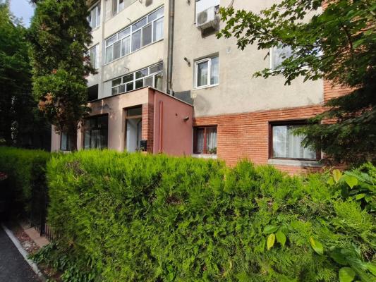 Apartament spațios cu 2 intrări, curte privată – 81 mp utili – la 50 m de Facultatea de Nord, Baia Mare