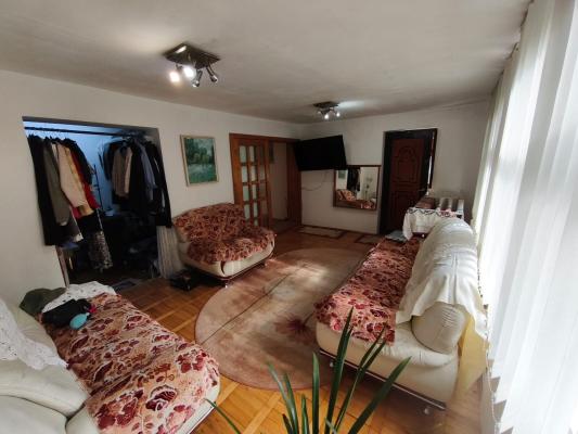 Apartament spațios cu 2 intrări, curte privată – 81 mp utili – la 50 m de Facultatea de Nord, Baia Mare