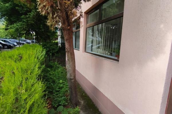 Apartament spațios cu 2 intrări, curte privată – 81 mp utili – la 50 m de Facultatea de Nord, Baia Mare