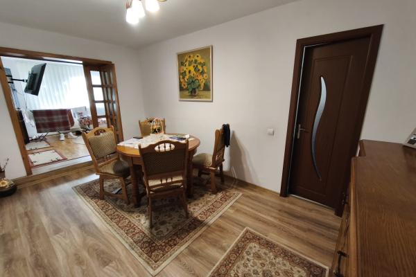 Apartament spațios cu 2 intrări, curte privată – 81 mp utili – la 50 m de Facultatea de Nord, Baia Mare