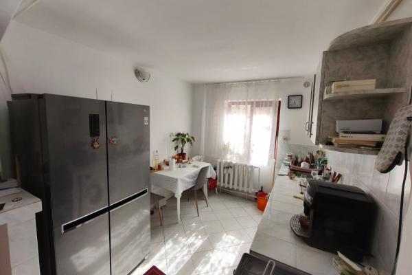 Apartament spațios cu 2 intrări, curte privată – 81 mp utili – la 50 m de Facultatea de Nord, Baia Mare