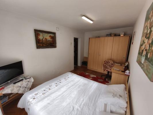 Apartament spațios cu 2 intrări, curte privată – 81 mp utili – la 50 m de Facultatea de Nord, Baia Mare