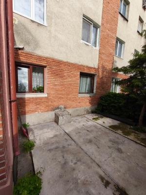 Apartament spațios cu 2 intrări, curte privată – 81 mp utili – la 50 m de Facultatea de Nord, Baia Mare