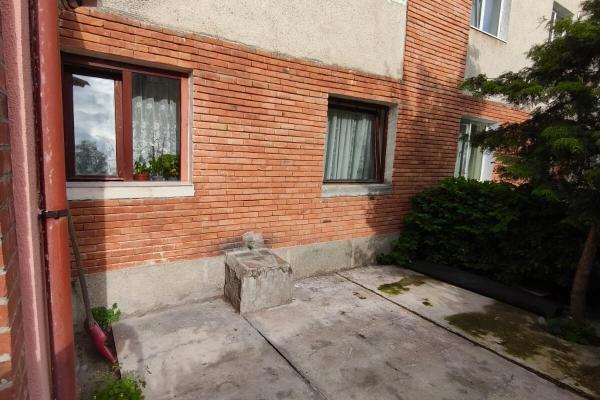 Apartament spațios cu 2 intrări, curte privată – 81 mp utili – la 50 m de Facultatea de Nord, Baia Mare