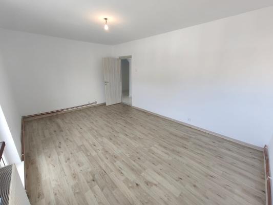 Apartament spațios cu 3 camere, 3 balcoane și vedere panoramică – Str. Hortensiei, Baia Mare