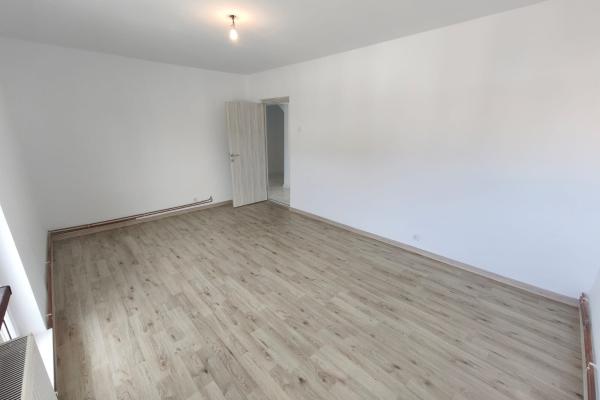 Apartament spațios cu 3 camere, 3 balcoane și vedere panoramică – Str. Hortensiei, Baia Mare