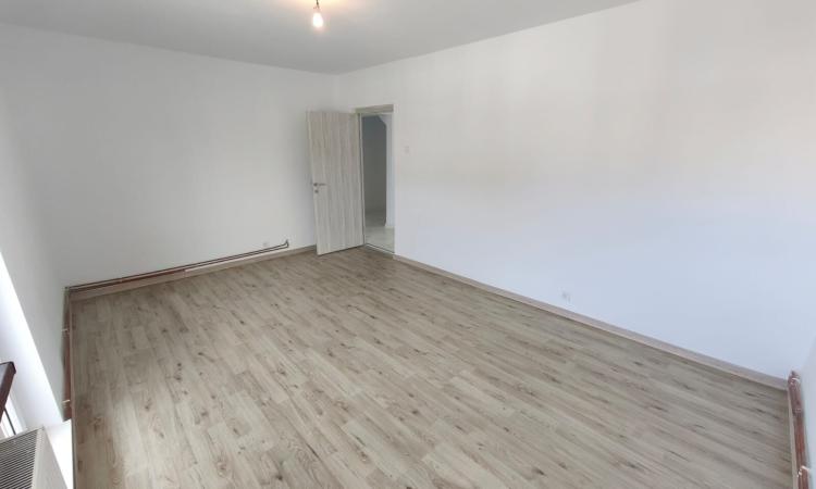 Apartament spațios cu 3 camere, 3 balcoane și vedere panoramică – Str. Hortensiei, Baia Mare