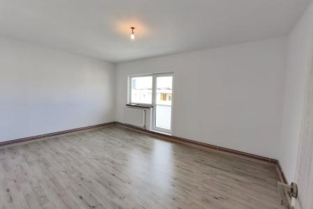 Apartament spațios cu 3 camere, 3 balcoane și vedere panoramică – Str. Hortensiei, Baia Mare