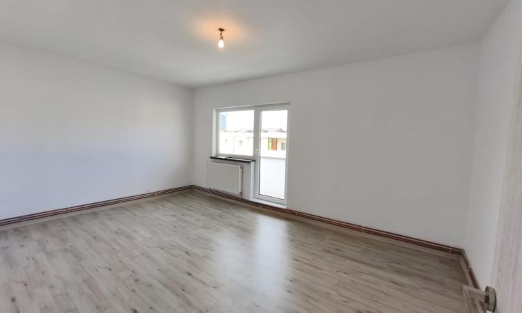 Apartament spațios cu 3 camere, 3 balcoane și vedere panoramică – Str. Hortensiei, Baia Mare
