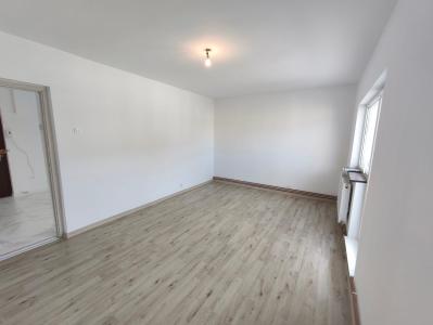 Apartament spațios cu 3 camere, 3 balcoane și vedere panoramică – Str. Hortensiei, Baia Mare