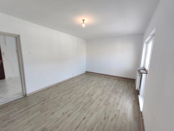 Apartament spațios cu 3 camere, 3 balcoane și vedere panoramică – Str. Hortensiei, Baia Mare