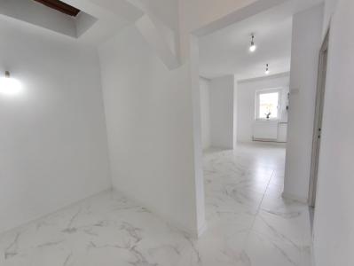 Apartament spațios cu 3 camere, 3 balcoane și vedere panoramică – Str. Hortensiei, Baia Mare