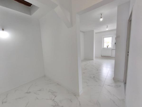 Apartament spațios cu 3 camere, 3 balcoane și vedere panoramică – Str. Hortensiei, Baia Mare