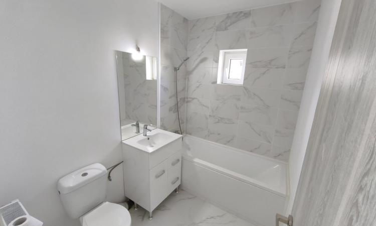 Apartament spațios cu 3 camere, 3 balcoane și vedere panoramică – Str. Hortensiei, Baia Mare