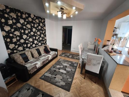 Apartament 3 camere, zona Albina complet mobilat, renovat, izolat termic